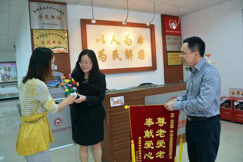 尊老愛老，奉獻愛心 ——佛山市安安美容保健品有限公司“敬老、愛老” 送產品活動